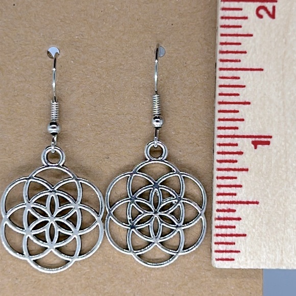Vintage-Inspired Ornate Flower Pendants - Premium Alloy Earrings - Picture 3 of 3